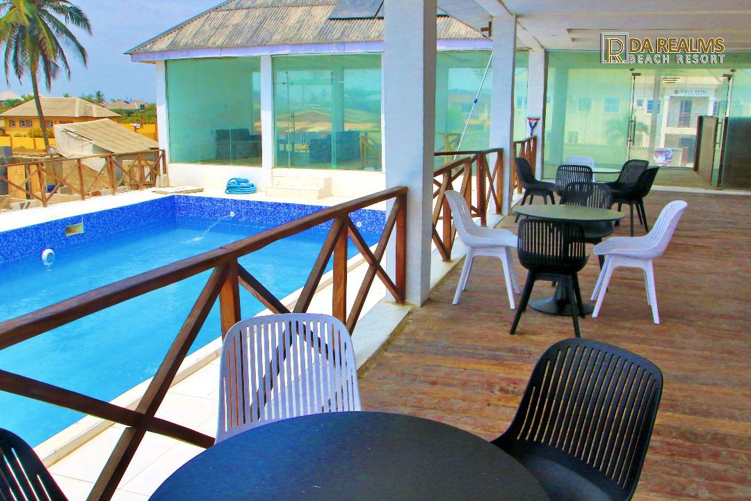 Rooftop pool and sit-out